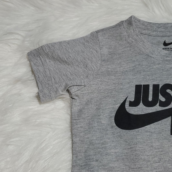 NWT Nike tee-shirt 4T Girl or Boy - Picture 4 of 7